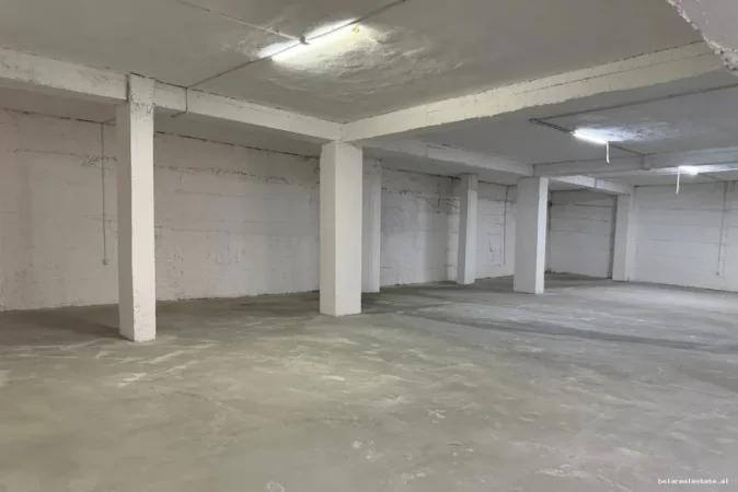 Tirane, jepet me qera magazine Kati 0, 500 m² 2.100 € (Ali Shefqeti)