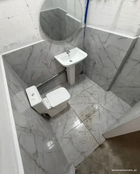 Tirane, jepet me qera magazine Kati 0, 500 m² 2.100 € (Ali Shefqeti)