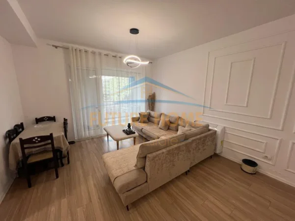 Tirane, jepet me qera apartament 2+1+Ballkon Kati 5, 109 m² 600 € (Kompleksi Marga)