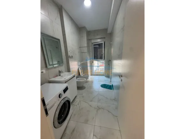 Tirane, jepet me qera apartament 2+1+Ballkon Kati 5, 109 m² 600 € (Kompleksi Marga)