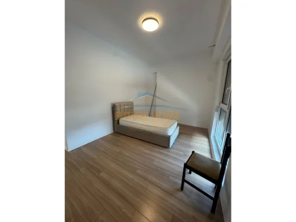 Tirane, jepet me qera apartament 2+1+Ballkon Kati 5, 109 m² 600 € (Kompleksi Marga)
