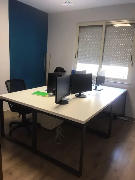 Tirane, jepet me qera zyre Kati 1, 140 m² 2.300 € (Brigada e 8)