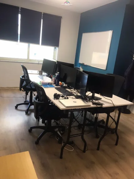 Tirane, jepet me qera zyre Kati 1, 140 m² 2.300 € (Brigada e 8)