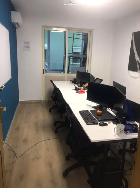 Tirane, jepet me qera zyre Kati 1, 140 m² 2.300 € (Brigada e 8)
