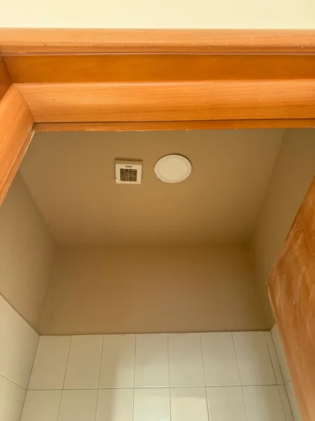 Tirane, jepet me qera ambjent biznesi Kati 0, 100 m² 800 € (pranë Qytetit Studenti)