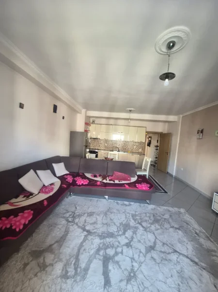 Tirane, jepet me qera apartament 2+1 Kati 2, 500 € (Astir)