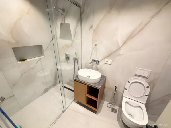 Tirane, jepet me qera apartament 1+1+Ballkon Kati 8, 65 m² 1.100 € (Mine Peza)