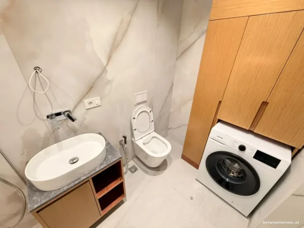 Tirane, jepet me qera apartament 1+1+Ballkon Kati 8, 65 m² 1.100 € (Mine Peza)