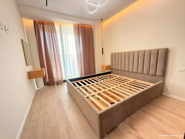 Tirane, jepet me qera apartament 1+1+Ballkon Kati 8, 65 m² 1.100 € (Mine Peza)