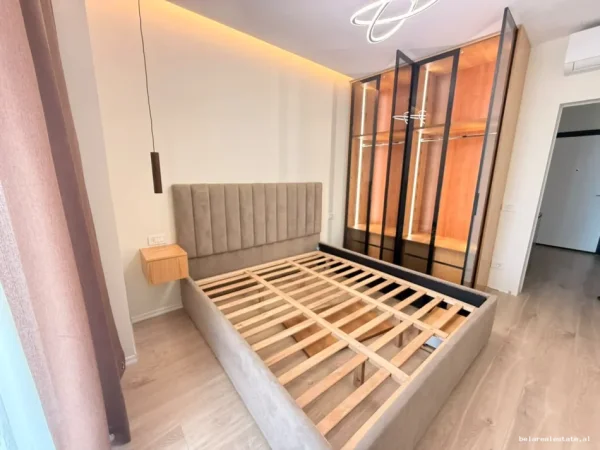 Tirane, jepet me qera apartament 1+1+Ballkon Kati 8, 65 m² 1.100 € (Mine Peza)