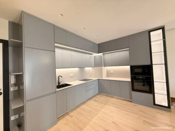 Tirane, jepet me qera apartament 1+1+Ballkon Kati 8, 65 m² 1.100 € (Mine Peza)