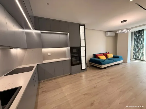 Tirane, jepet me qera apartament 1+1+Ballkon Kati 8, 65 m² 1.100 € (Mine Peza)