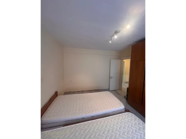 Tirane, shitet apartament 1+1 Kati 3, 55 m² 155.000 € (mine peza)