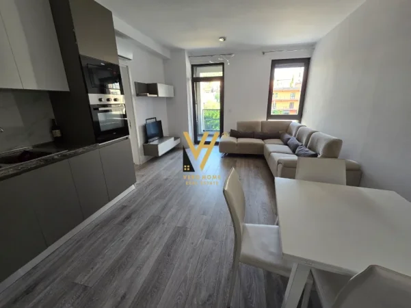 Tirane, jepet me qera apartament 1+1+Ballkon Kati 2, 63 m² 620 € (ALI DEMI)