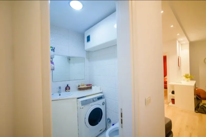Tirane, jepet me qera apartament 2+1 Kati 5, 900 € (Brryli)