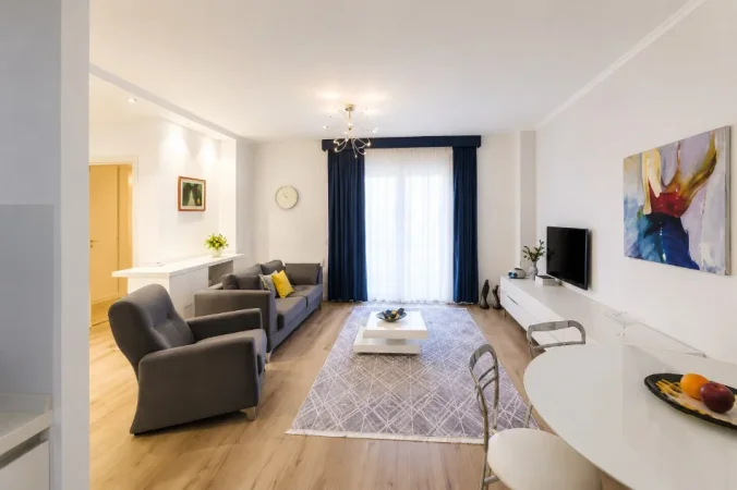Tirane, jepet me qera apartament 2+1 Kati 5, 900 € (Brryli)
