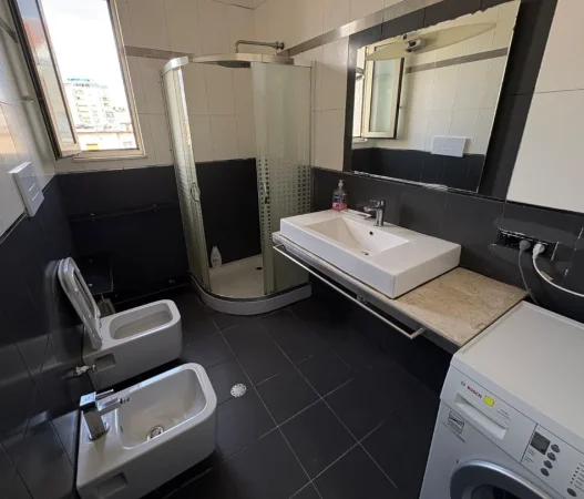Tirane, jepet me qera apartament 2+1 , 78 m² 650 € 