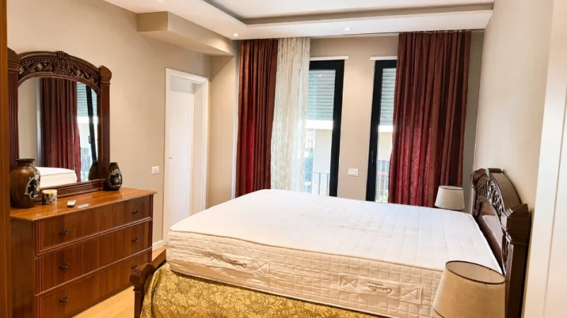 Tirane, jepet me qera apartament 3+1 Kati 2, 125 m² 800 € (Kodra Priftit)