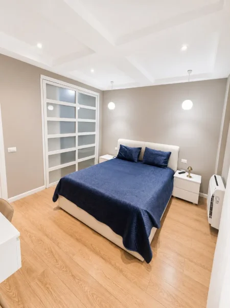Tirane, jepet me qera apartament 3+1 Kati 1, 125 m² 1.200 € (Kodra Priftit)