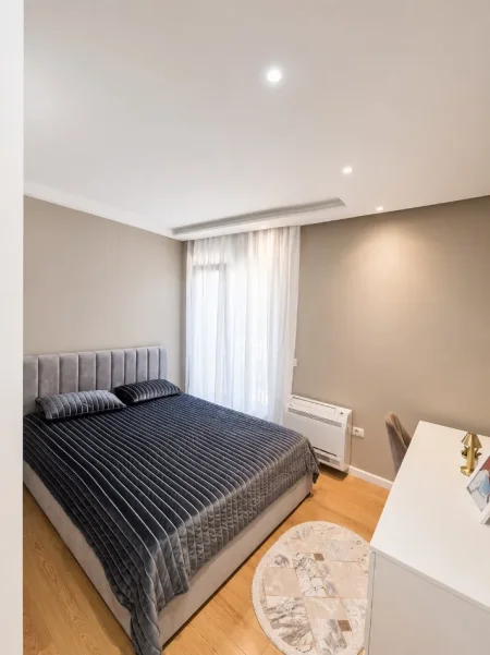 Tirane, jepet me qera apartament 3+1 Kati 1, 125 m² 1.200 € (Kodra Priftit)