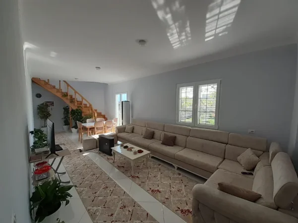 Tirane, jepet me qera Vile Vile 2 Katshe , 170 m² 1.500 € 