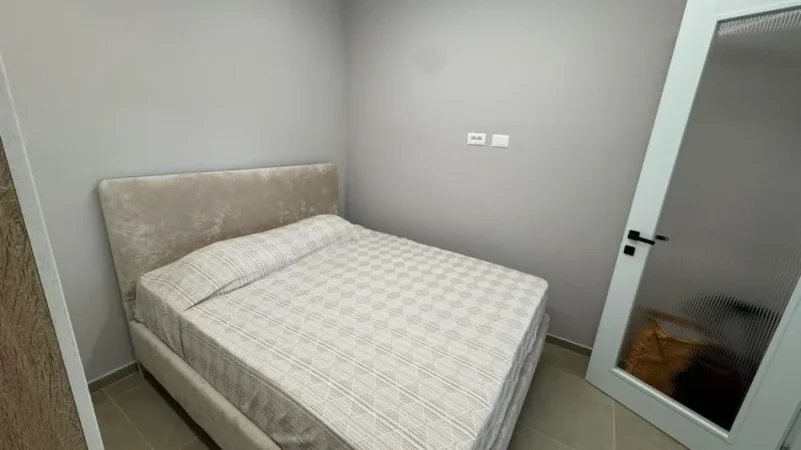 Tirane, jepet me qera apartament 1+1 Kati 2, 600 € 