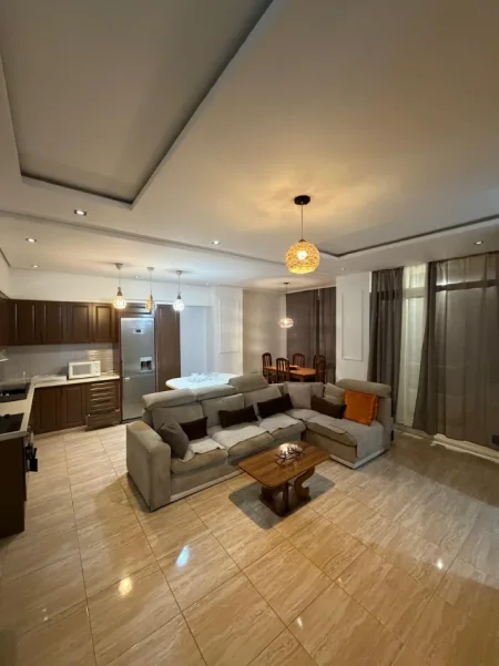 Tirane, jepet me qera apartament 2+1 Kati 5, 110 m² 500 € 