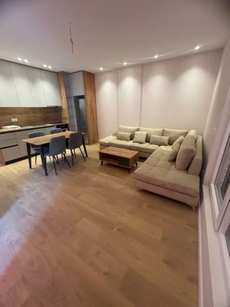 Tirane, jepet me qera apartament 1+1 Kati 2, 