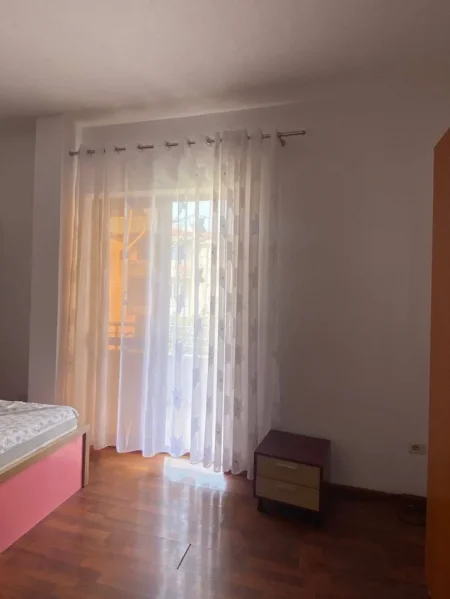 Tirane, jepet me qera apartament 2+1 Kati 2, 80 m² 500 € 