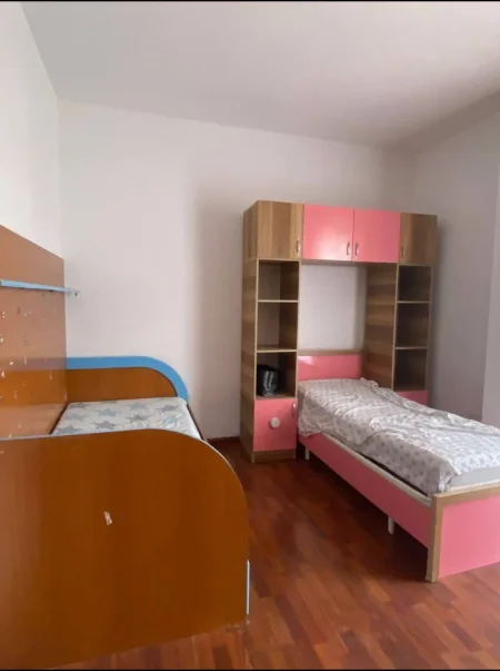 Tirane, jepet me qera apartament 2+1 Kati 2, 80 m² 500 € 