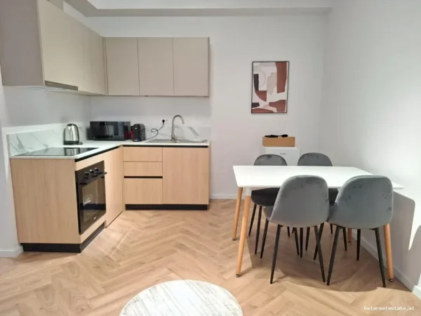 Tirane, jepet me qera apartament 3+1+Ballkon Kati 4, 153 m² 1.900 € (Rezidenca Golden Power)