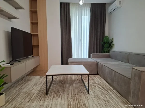 Tirane, jepet me qera apartament 3+1+Ballkon Kati 4, 153 m² 1.900 € (Rezidenca Golden Power)