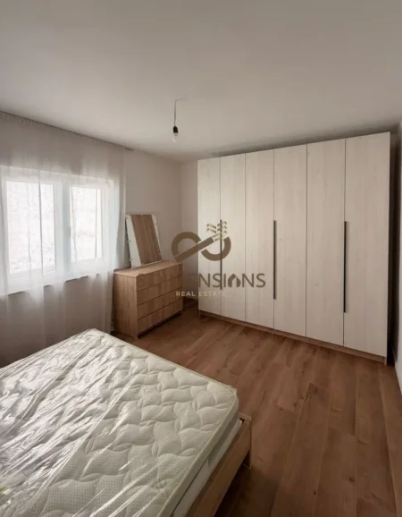 Jepet me qera Apartament 1+1 prane Rruges se Kosovareve (D8241Z-55)