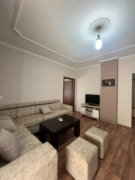 Tirane, jepet me qera apartament 2+1+Ballkon Kati 2, 115 m² 650 € (Don Bosko)