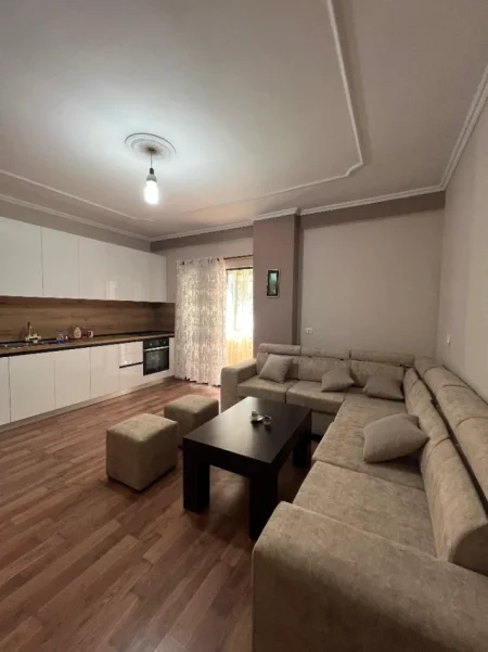 Tirane, jepet me qera apartament 2+1+Ballkon Kati 2, 115 m² 650 € (Don Bosko)