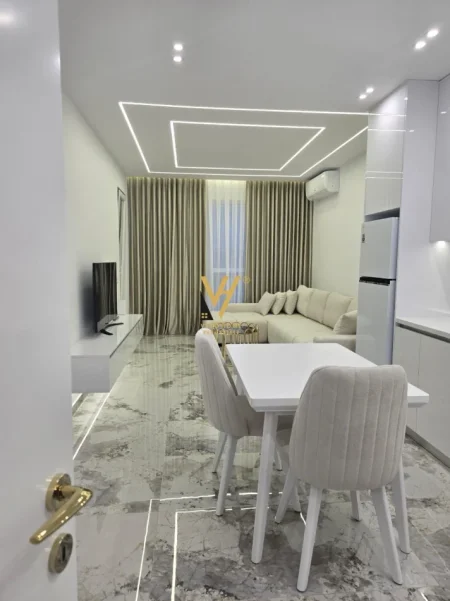 Tirane, jepet me qera apartament 1+1+Ballkon Kati 5, 65 m² 570 € (PASKUQAN)