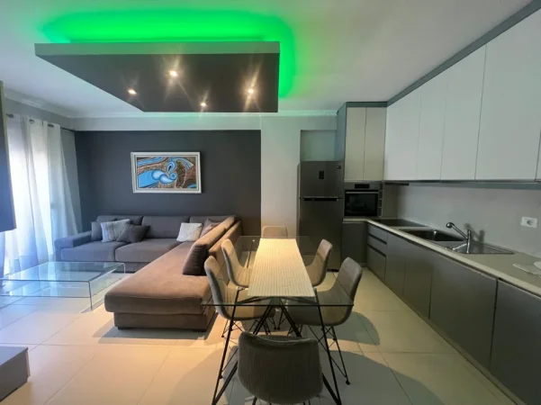 Tirane, jepet me qera apartament 3+1+Aneks+Ballkon Kati 4, 118 m² 550 € (fresku)