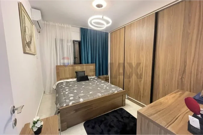 Vlore, jepet me qera apartament 1+1+Ballkon Kati 8, 79 m² 430 € (Rruga Lef Sallata, pran Shkolles se Muzikes, vlore)