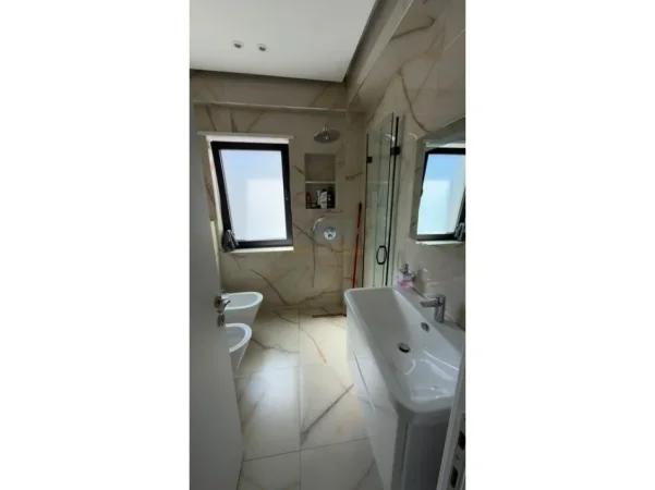 Tirane, jepet me qera apartament 2+1 Kati 2, 88 m² 1000 € (Rezidenca Kodra e Diellit 1)