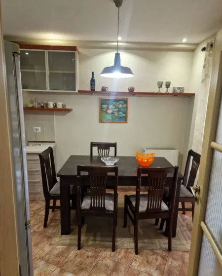 Tirane, jepet me qera apartament 2+1 Kati 5, 130 m² 900 € (Rruga Fortuzi)