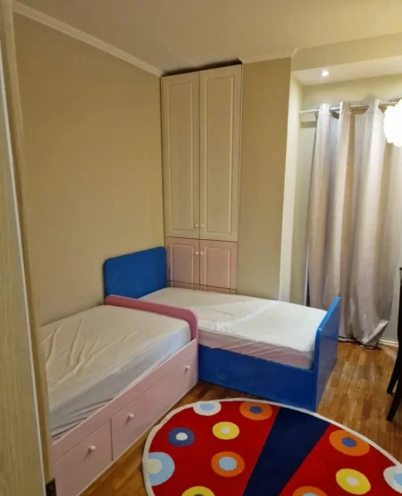 Tirane, jepet me qera apartament 2+1 Kati 5, 130 m² 900 € (Rruga Fortuzi)