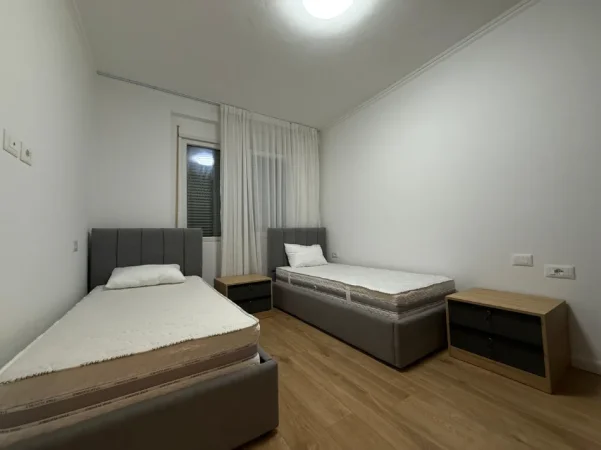 Tirane, jepet me qera apartament 3+1+Ballkon Kati 3, 100 m² 700 € (Rezidenca Klensi, Astir )