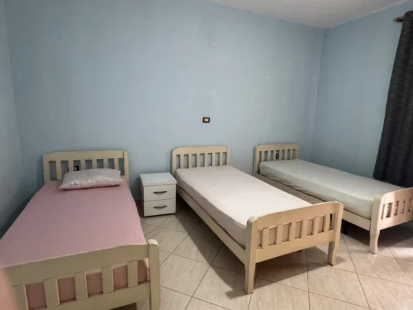 Tirane, jepet me qera apartament 1+1 Kati 2, 58 m² 380 € (QSUT)