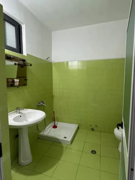 Tirane, jepet me qera apartament 1+1 Kati 2, 58 m² 380 € (QSUT)