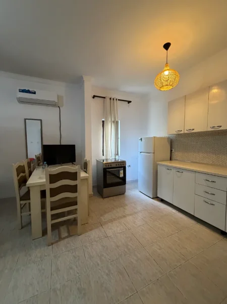 Tirane, jepet me qera garsonier 1+1+Aneks+Ballkon Kati 1, 50 m² 250 € (Stavri themeli)