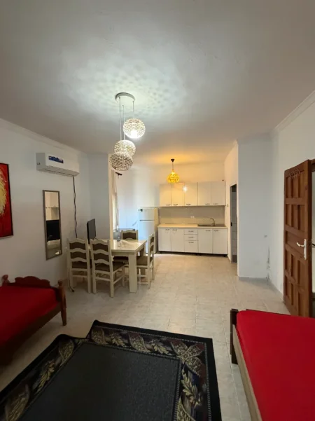 Tirane, jepet me qera garsonier 1+1+Aneks+Ballkon Kati 1, 50 m² 250 € (Stavri themeli)