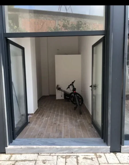 Tirane, jepet me qera ambjent biznesi Kati 1, 20 m² 350 € (Don Bosko)