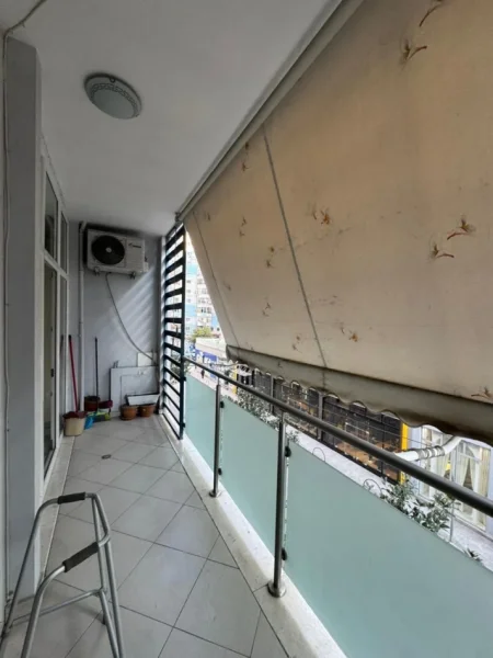 Tirane, shitet apartament 1+1 Kati 2, 72 m² 205.200 € (Komuna e Parisit)