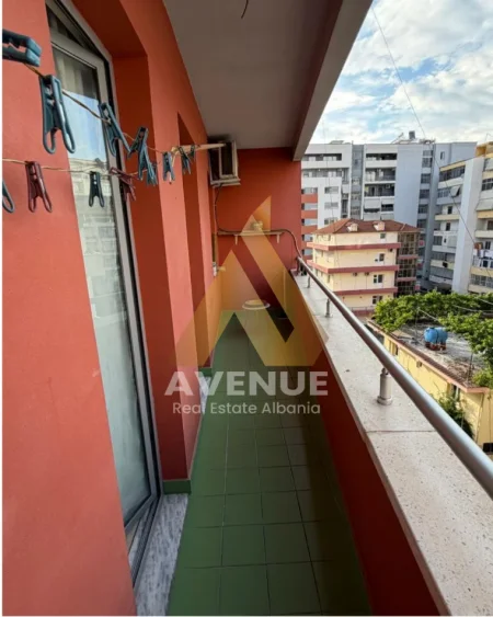 Tirane, jepet me qera apartament 1+1 Kati 4, 52 m² 450 € (Mikel maruli)