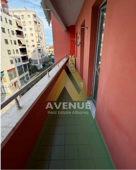 Tirane, jepet me qera apartament 1+1 Kati 4, 52 m² 450 € (Mikel maruli)
